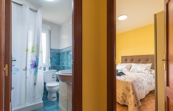 2 bedrooms, bed sheets