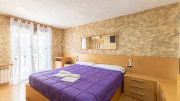 7 bedrooms, iron/ironing board, free WiFi, bed sheets