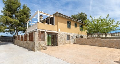 Holiday Home 'Los Almendros' with Private Pool, Wi-Fi and Air Conditioning