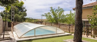 Holiday Home 'Los Almendros' with Private Pool, Wi-Fi and Air Conditioning