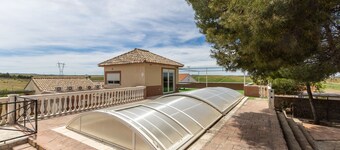 Holiday Home 'Los Naranjos' with Mountain Views, Wi-Fi, and Air Conditioning