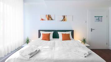 Superior-Doppel- oder -Zweibettzimmer | Schreibtisch, kostenloses WLAN, Bettwäsche