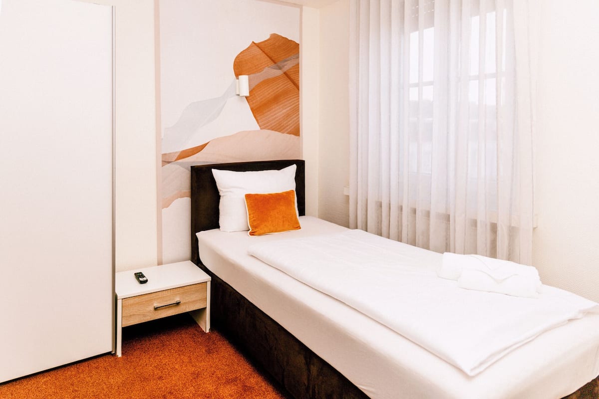 Basic Single Room, 1 Single Bed, Non Smoking, City View | Desk, free WiFi, bed sheets