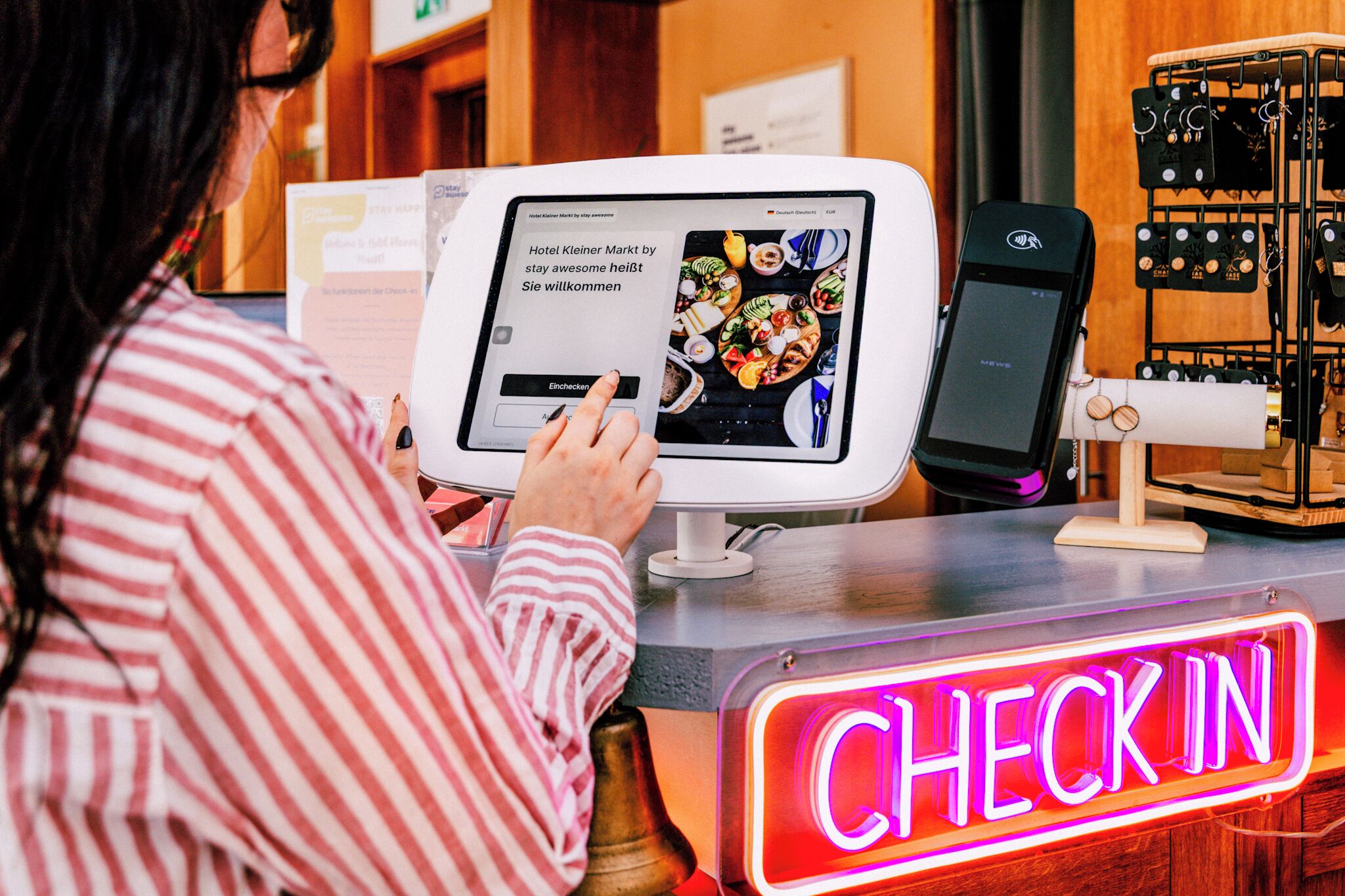 Check-in/check-out kiosk