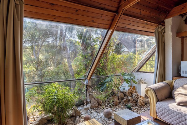 TV, fireplace, DVD player - Chalet 'Casa De Cuento' with private pool, private terrace and Wi-Fi (San Martin De Valdeiglesias)