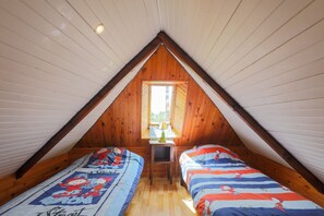 3 bedrooms, iron/ironing board, bed sheets