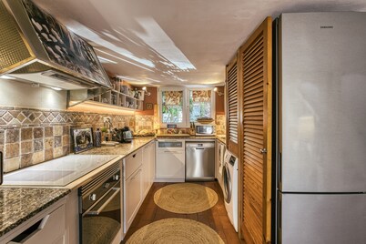 Holiday Home 'Designer House with Panoramic Views' with Sea View and Air Conditioning