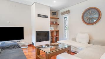 TV, lareira