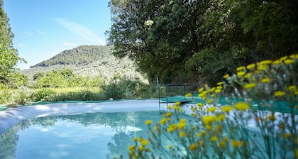 Ferienhaus 'El Soto' mit Bergblick, privatem Pool und WLAN