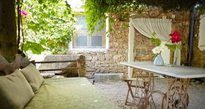 Holiday Home 'El Soto' with Mountain Views, Private Pool and Wi-Fi