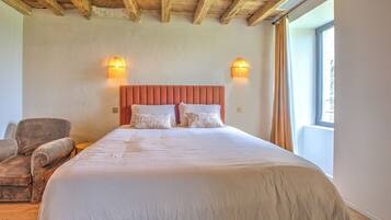 7 bedrooms, free WiFi, bed sheets