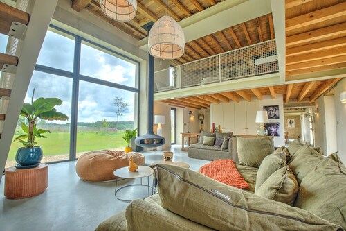 Maison de campagne 'Le Domaine De La Férédie' avec piscine privée, Wi-Fi et climatisation