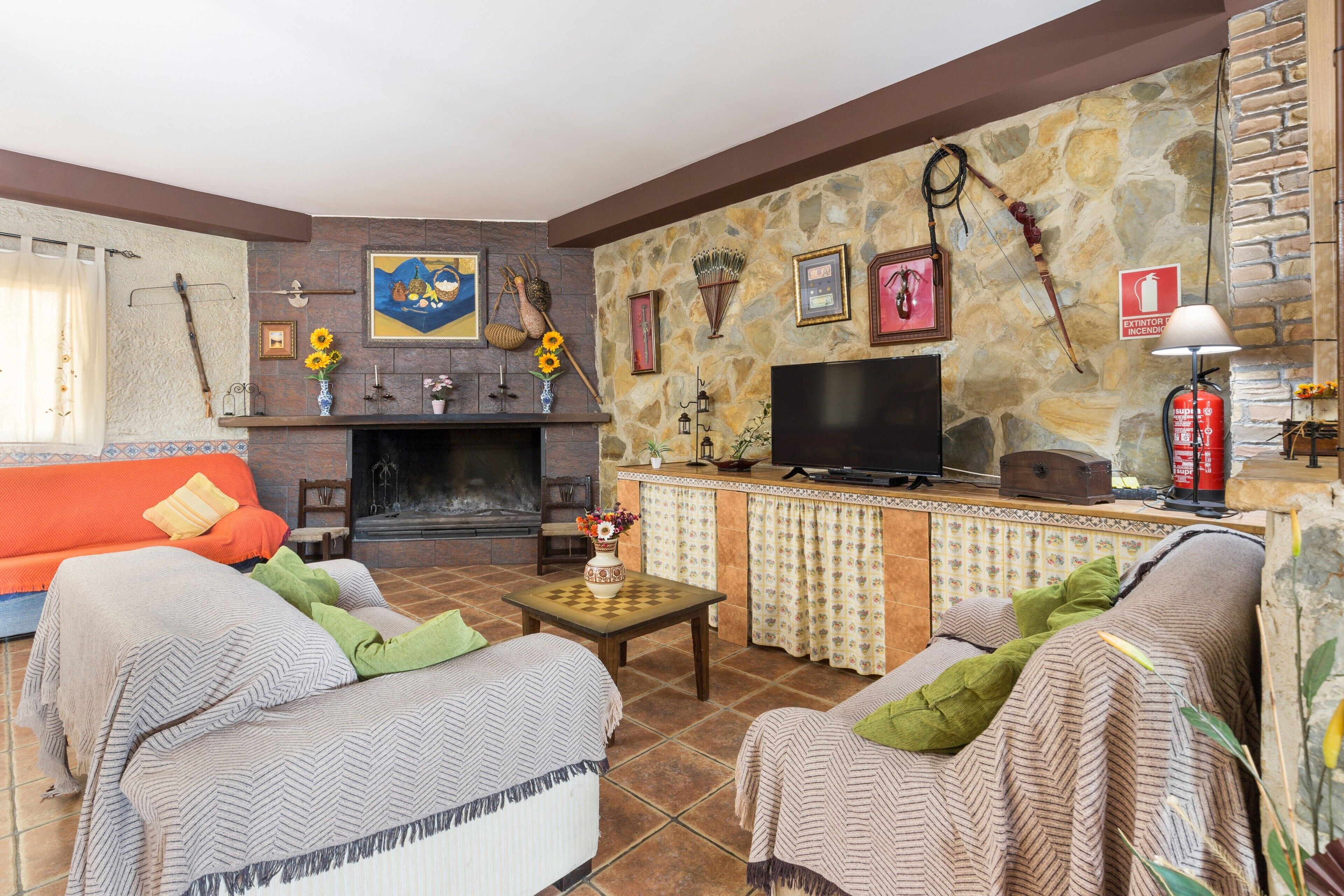 TV, fireplace, ping pong, stereo