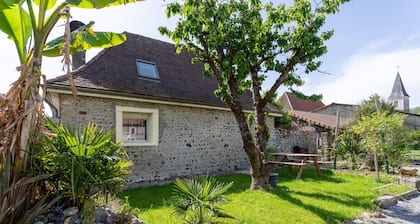 Holiday Home 'Gîte les Charmilles' with Private Terrace, Private Garden and Wi-Fi