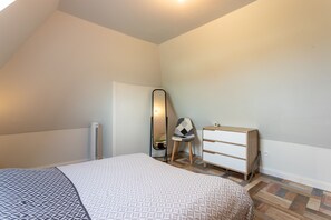 2 chambres, fer et planche à repasser, Wi-Fi gratuit, draps fournis