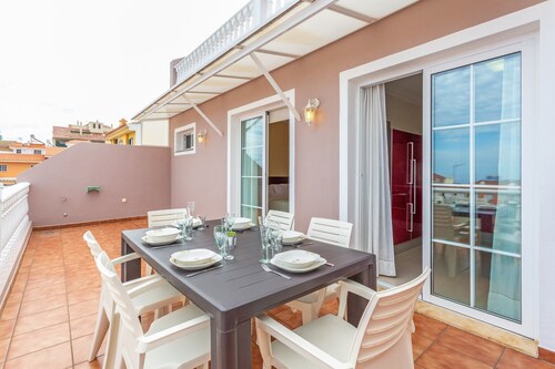 Holiday Home 'Villa Teide' with Sea Views, Private Terrace and Wi-Fi