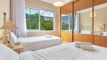 5 Schlafzimmer, Bügeleisen/Bügelbrett, kostenloses WLAN, Bettwäsche