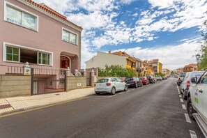 Exterior - Holiday Home 'Villa Teide' with Sea Views, Private Terrace and Wi-Fi (La Orotava)