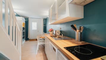 Køleskab, mikrobølgeovn, ovn, kogeplade