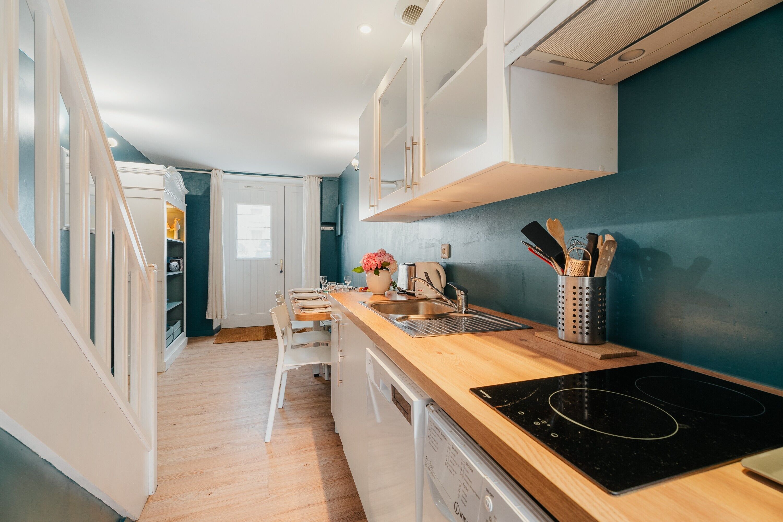 冰箱、微波炉、烤箱、炉灶