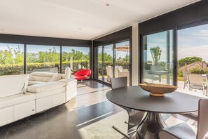 Interior - Holiday Home 'Roman' with Sea View, Wi-Fi and Air Conditioning (Lloret de Mar)