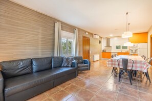 TV, DVD player - Wonderful Holiday Home Mas de l' Anneta (Fraga)