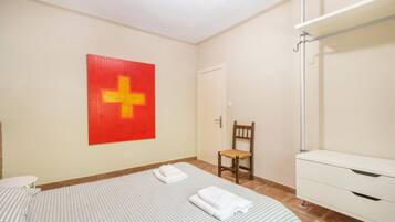 3 bedrooms, iron/ironing board, free WiFi, bed sheets