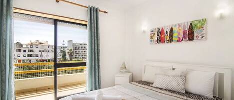 1 多间卧室、床单