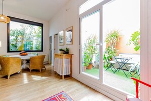 Interior - Holiday Home 'Your Perfect Stay in Seville' with Private Terrace, Wi-Fi & Air Conditioning (Sevilla)
