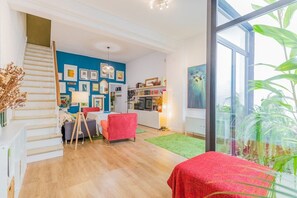 Interior - Holiday Home 'Art and Relaxation in Seville' with Private Terrace, Wi-Fi and Air Conditioning (Sevilla)