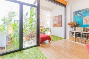 Interior - Holiday Home 'Art and Relaxation in Seville' with Private Terrace, Wi-Fi and Air Conditioning (Sevilla)