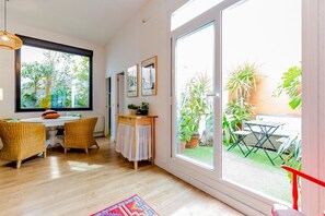 Interior - Holiday Home 'Art and Relaxation in Seville' with Private Terrace, Wi-Fi and Air Conditioning (Sevilla)