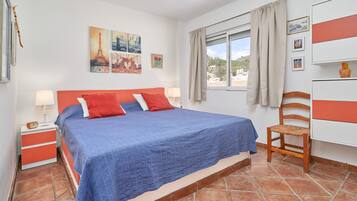 2 slaapkamers, een strijkplank/strijkijzer, gratis wifi, beddengoed