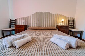 3 عدّة غرف نوم ومكواة/لوح كي وواي فاي مجانًا وملاءات أسرّة