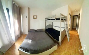 2 bedrooms, free WiFi, bed sheets - Holiday Home 'Gite Au Rocher' with Private Pool, Private Terrace and Wi-Fi (Chassiers)