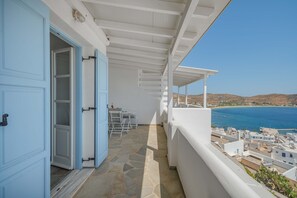 Terrace/patio - Holiday Home 'Bella Vista' with Sea View, Wi-Fi and Air Conditioning (Serifos)