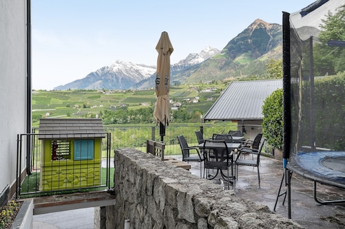 Ferienwohnung 'Comfort 6' mit Bergblick, Gemeinschaftsterrasse und WLAN