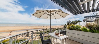 Apartment 'Résidence Le Rêve' with Shared Pool, Wi-Fi and Air Conditioning