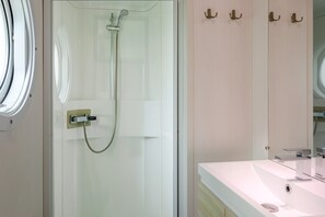Shower, hair dryer - Mobile Home 'Mobil-home' with Shared Pool and Private Terrace (Angles)