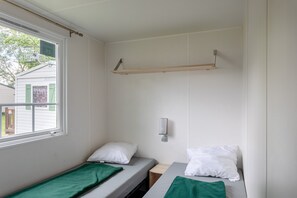 3 bedrooms, bed sheets