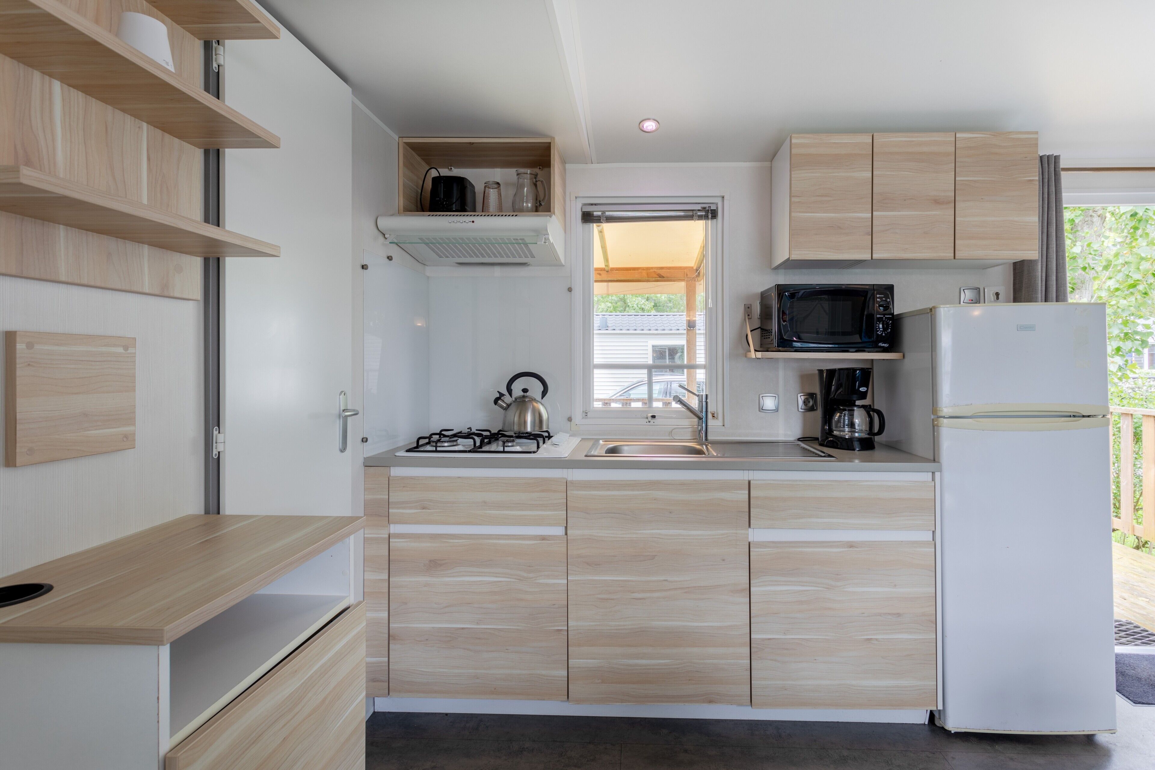 Refrigerador, microondas, horno, placa de cocina