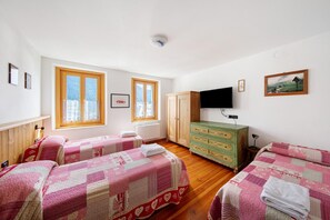 2 habitaciones, tabla de planchar con plancha y wifi gratis 