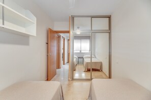 3 bedrooms, iron/ironing board, free WiFi, bed sheets - Apartment 'Vivienda Casco Antiguo De Marbella' with Balcony, Wi-Fi and Air Conditioning (Marbella)