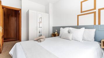 2 bedrooms, iron/ironing board, free WiFi, bed sheets