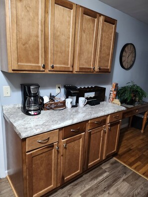 Interior - Single family home. Sleeps 6, 3 bedrooms, 1 1/2 bath. Great for family. (Cottondale)