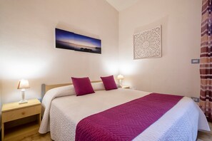 2 bedrooms, iron/ironing board, bed sheets - Holiday Home 'Casetta Al Mare' with Wi-Fi and Air Conditioning (Valledoria)