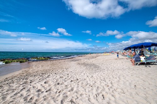 Holiday Home 'Casetta Al Mare' with Wi-Fi – A/C in Bedroom