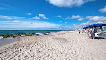 Una spiaggia nelle vicinanze