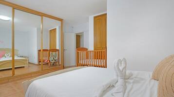 5 sovrum, strykjärn/strykbräda, gratis wi-fi och sängkläder