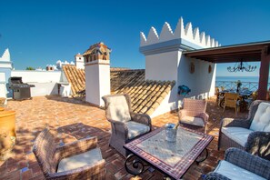 Outdoor dining - Apartment 'La Perla De La Bahia' with Sea View and Air Conditioning (Casares Costa)